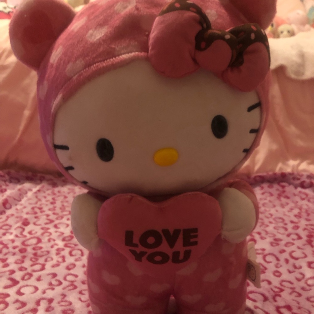Hello Kitty valentines greeter